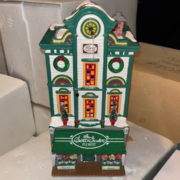 The Original Snow Village "The Secret Garden Florist " - Picture 1 of 4